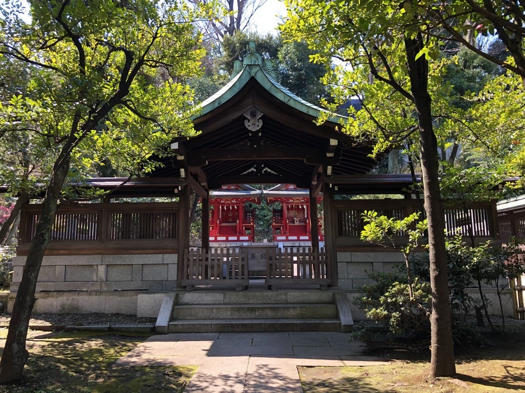 白金氷川神社の本殿