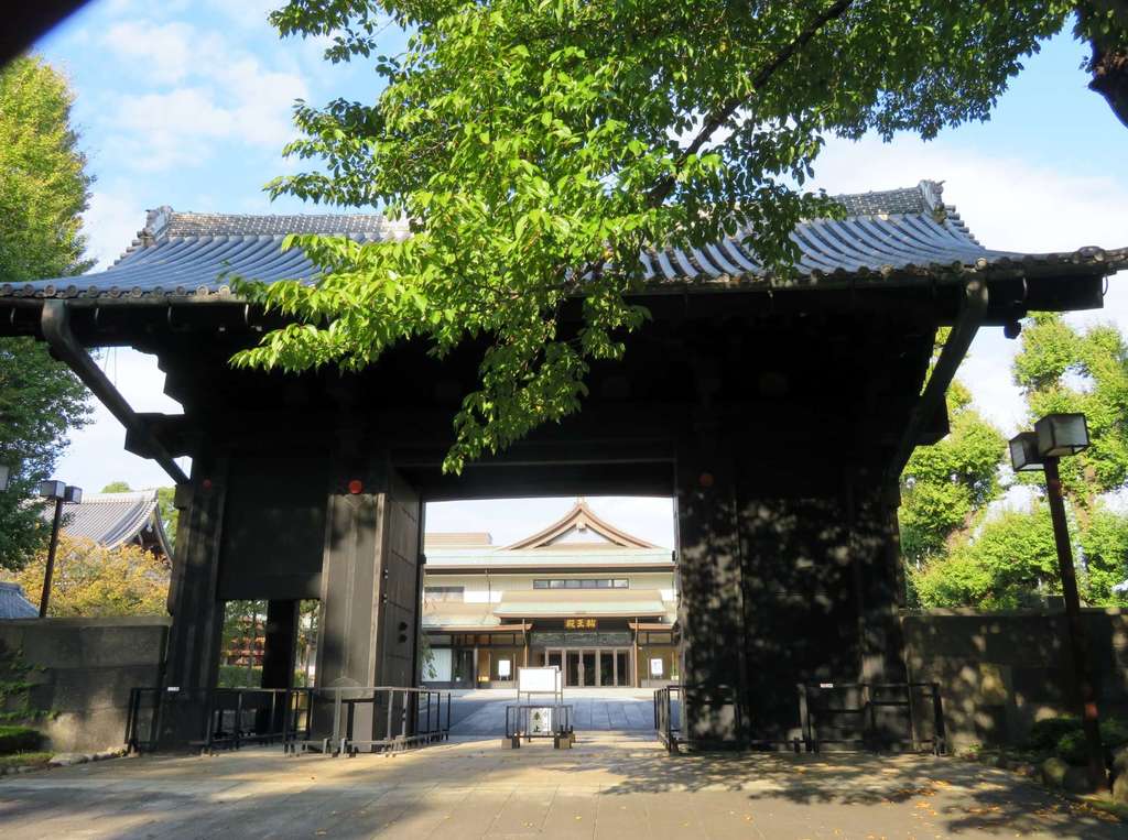 輪王寺の山門
