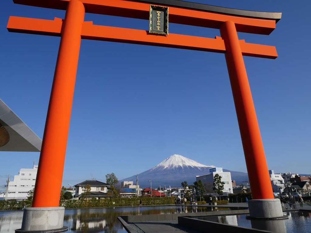 “富士山本宮浅間大社の2020年の初詣”