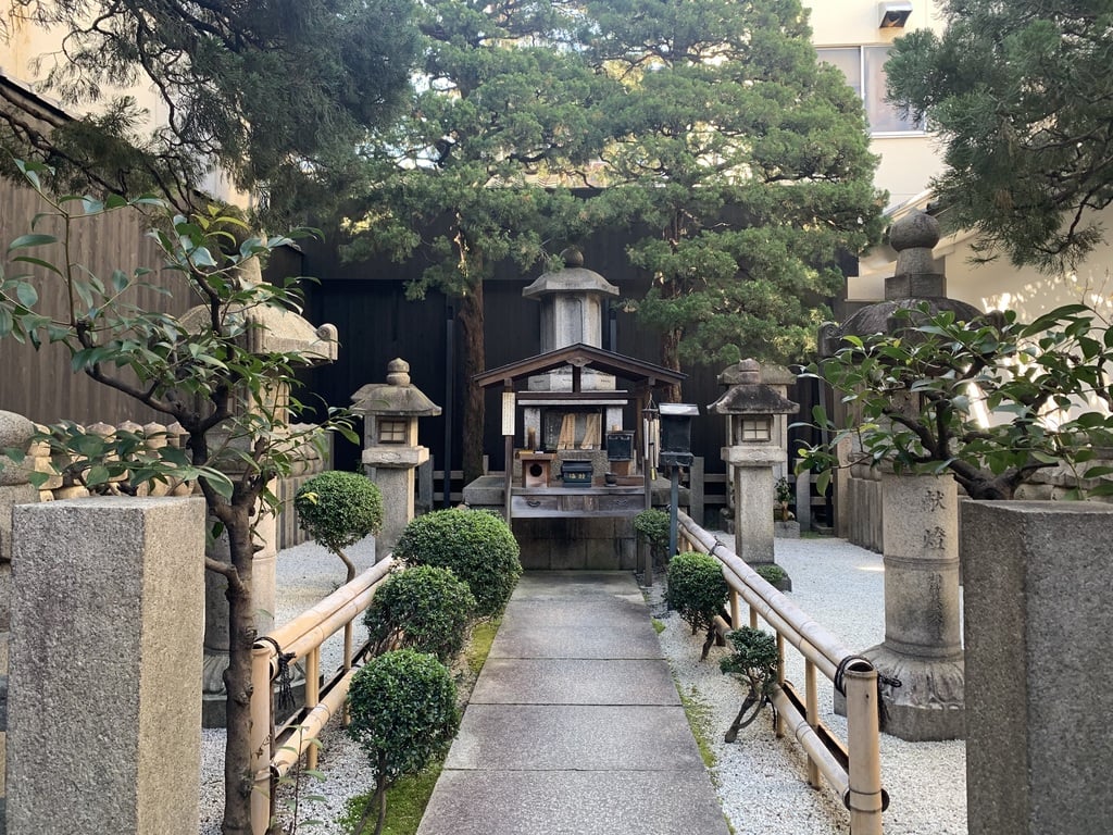 瑞泉寺(京都府三条駅)の投稿(1回目)。豊臣秀次菩提寺「瑞泉寺」 高瀬川に架かる三…[ホトカミ]