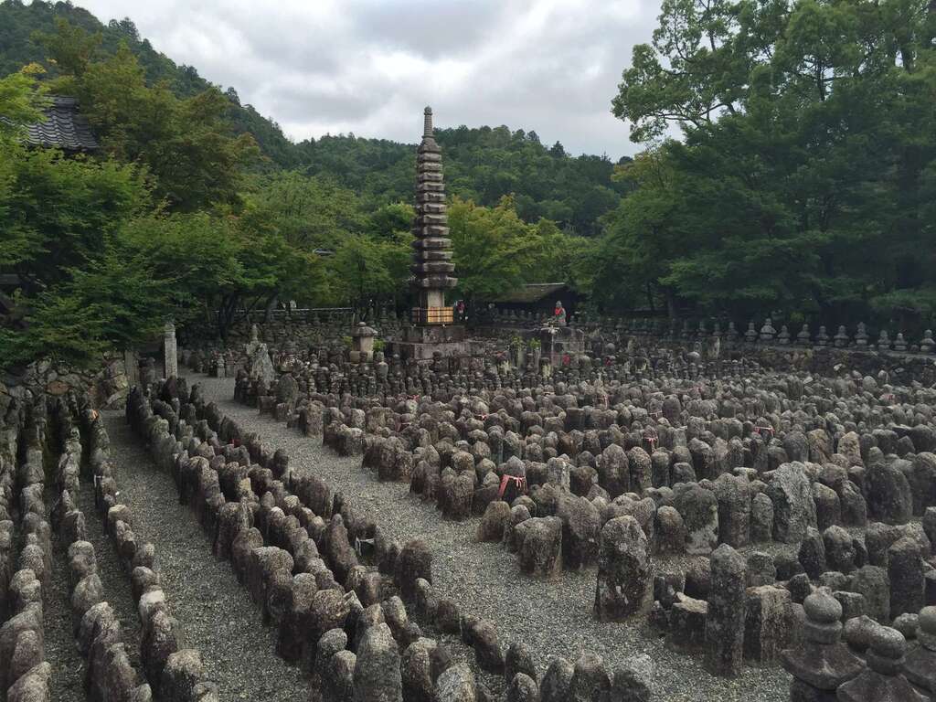 化野念仏寺 京都府トロッコ嵐山駅 の投稿 1回目 もともとこの辺りは風葬の地であったという 京 ホトカミ